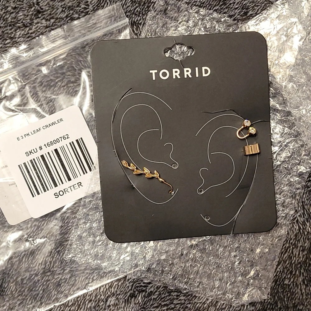 ๐HP๐ Torrid Leaf & Cuff Crawler Earring Set - Picture 2 of 2